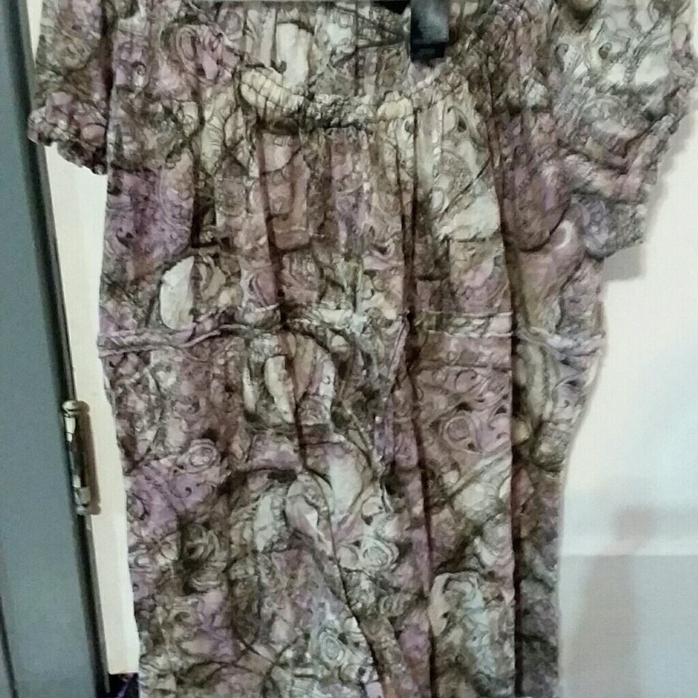 Axcess size lg summer top